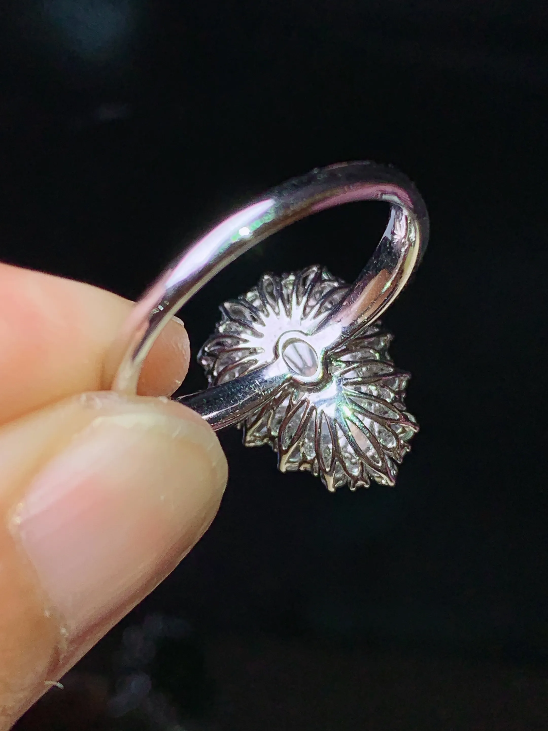 18k金钻镶嵌翠绿葫芦戒指 玉质细腻 色泽清新艳丽 圈口15 整体尺寸16*12.5*10.5