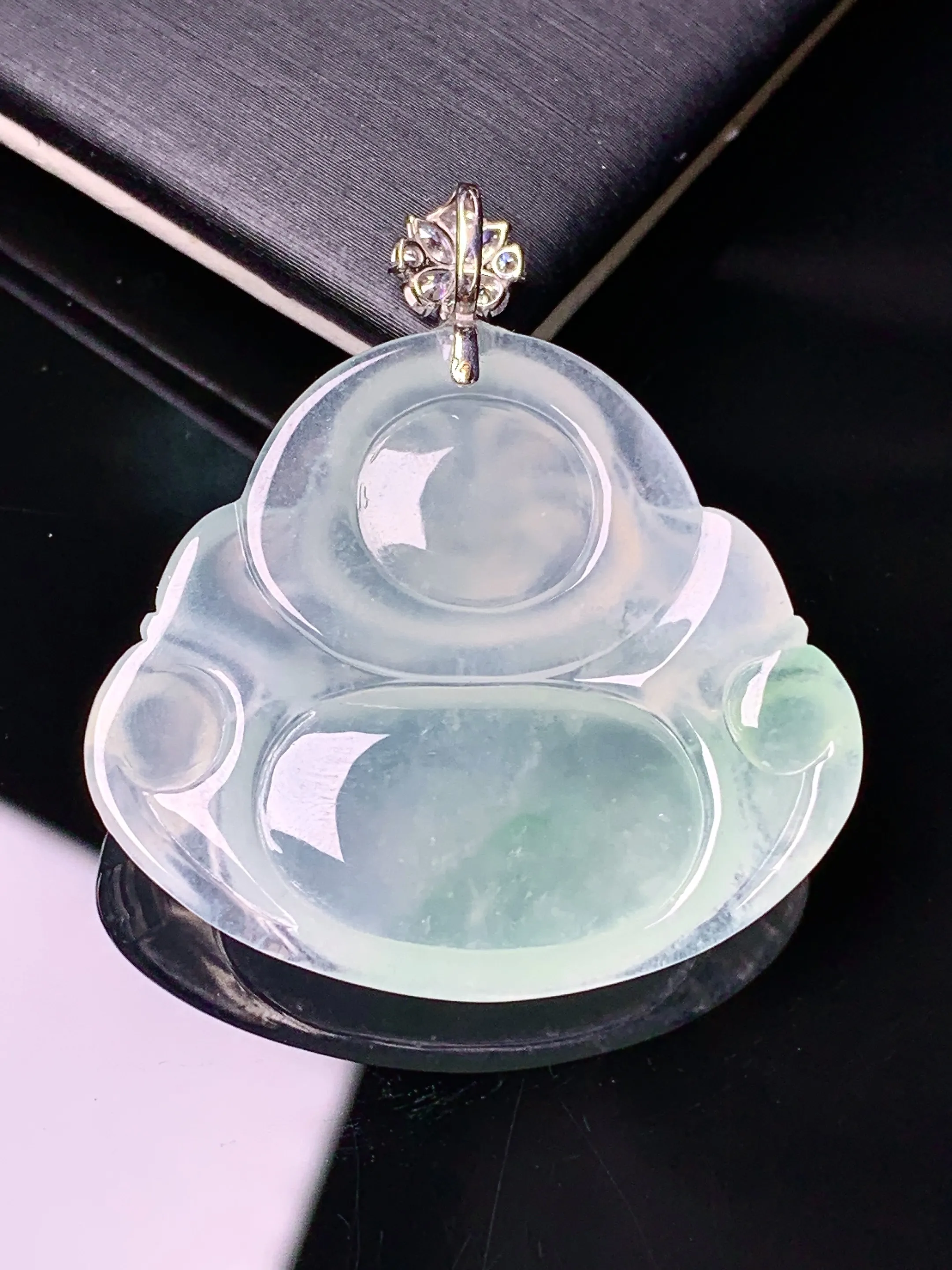 18k金钻镶嵌冰种佛公吊坠 玉质细腻 色泽清新艳丽 整体尺寸37.2*33.3*5.8