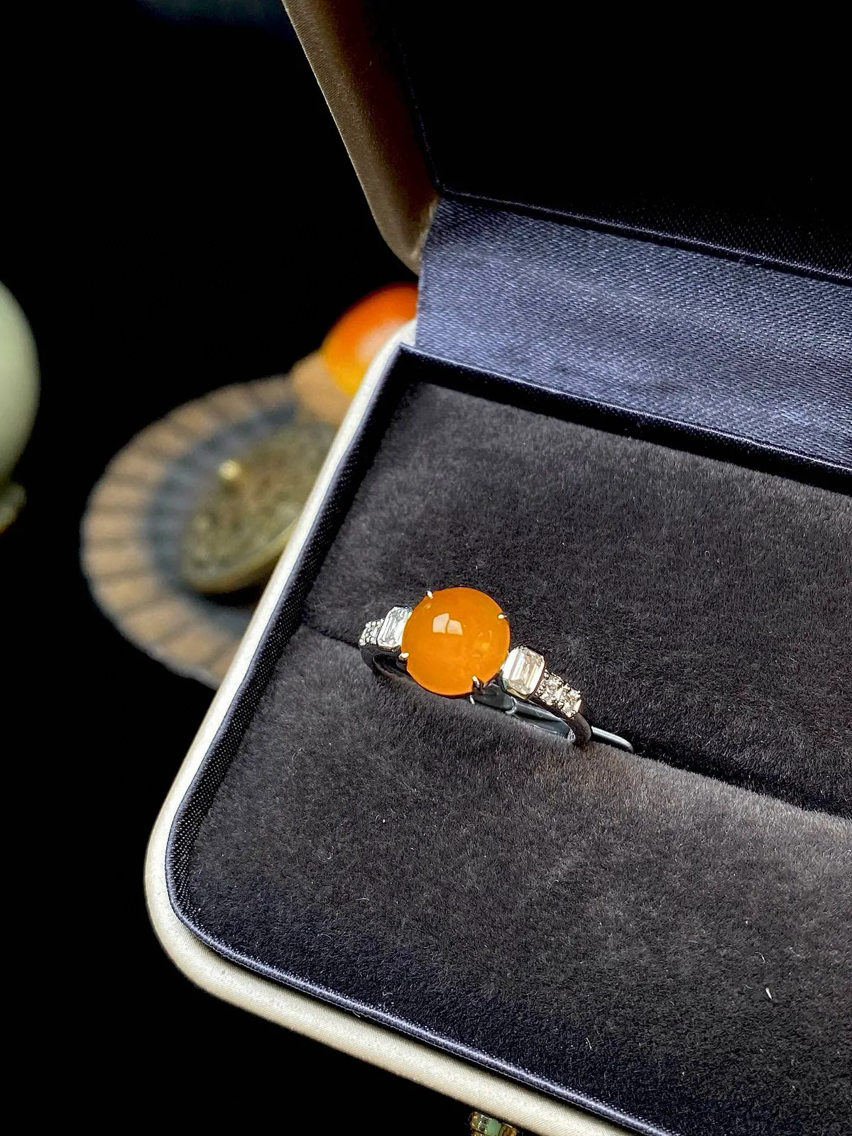 【冰种黄蛋戒指】种水上乘，晶莹剔透，纯净通透，18k金钻精美镶嵌，裸石尺寸8*7.6*3.4毫米，圈