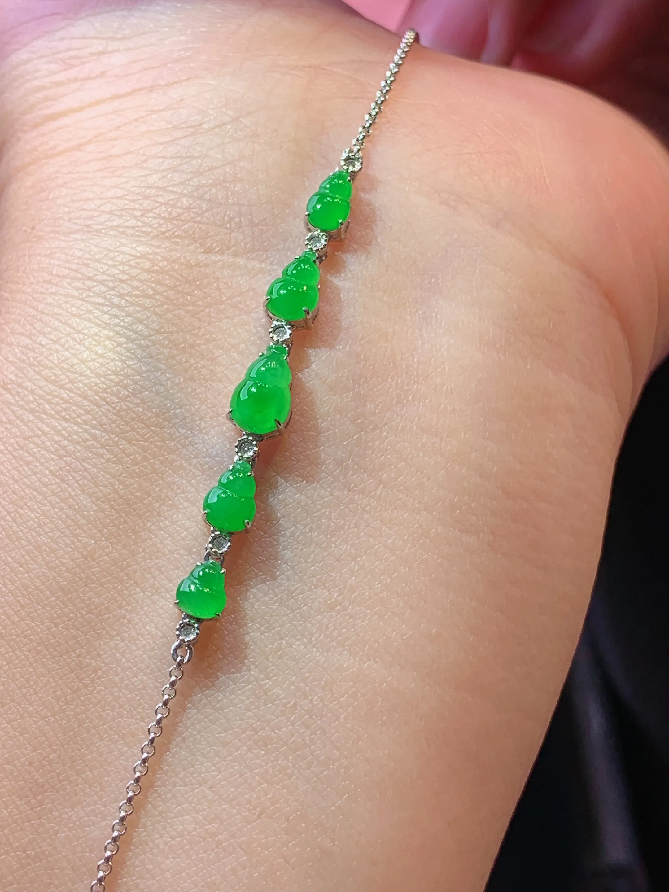 18k金钻镶嵌满绿葫芦手链 玉质细腻 色泽清新艳丽 整体尺寸41*4.3*4.3