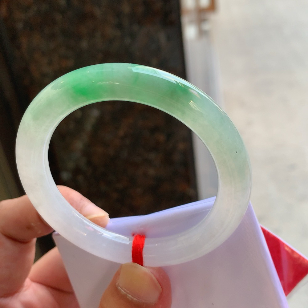 圆条高冰绿 无瑕 尺寸:52.2/9.3 种色兼备