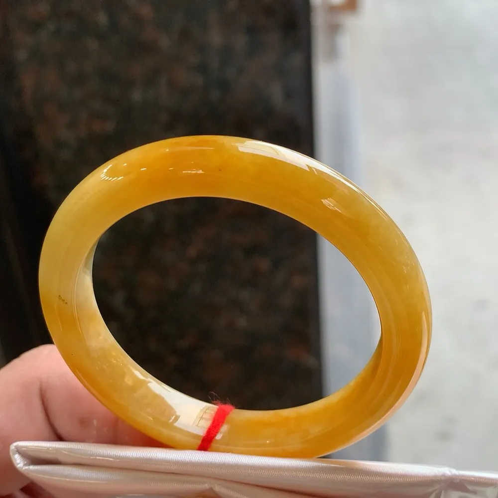 正圈满色黄翡 无瑕 尺寸:51.1/9.7/8.1 超值