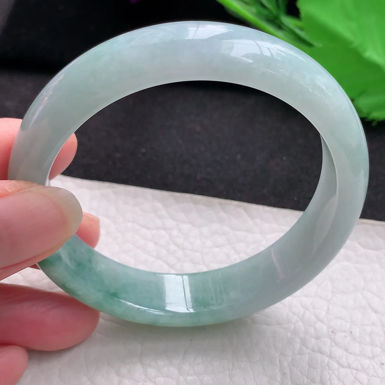 js自然光58*14*7.5平安镯 缅甸翡翠a货水润飘花宽边玉手镯玉手环