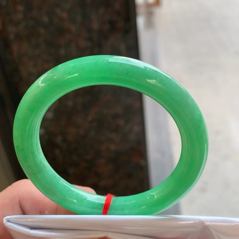 圆条满绿 无瑕 尺寸:52.4/9.1 满色