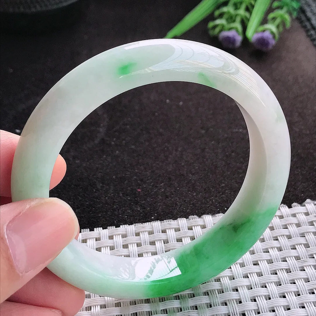 天然A货翡翠56/13/8.8老坑精美温润飘阳绿手镯宽边玉镯