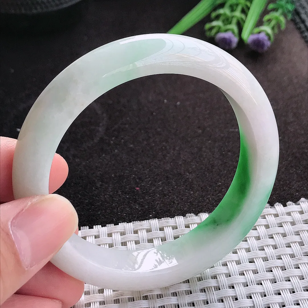 天然A货翡翠56/13/8.8老坑精美温润飘阳绿手镯宽边玉镯