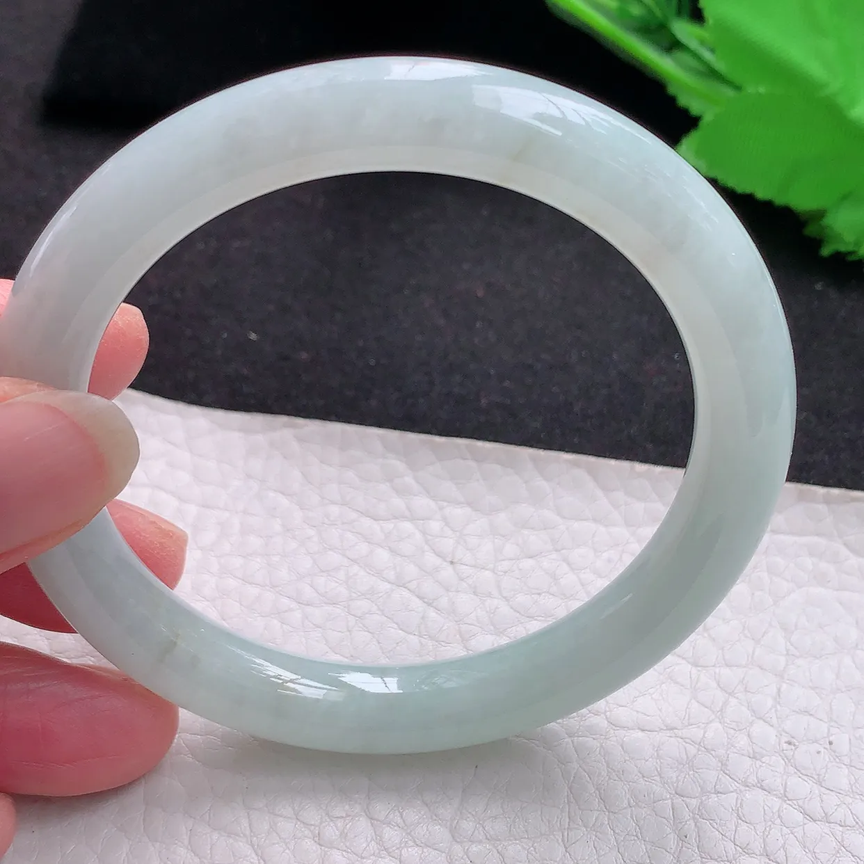 z自然光57*9.2*9美人镯 缅甸翡翠A货浅绿水润圆条玉手镯玉手环