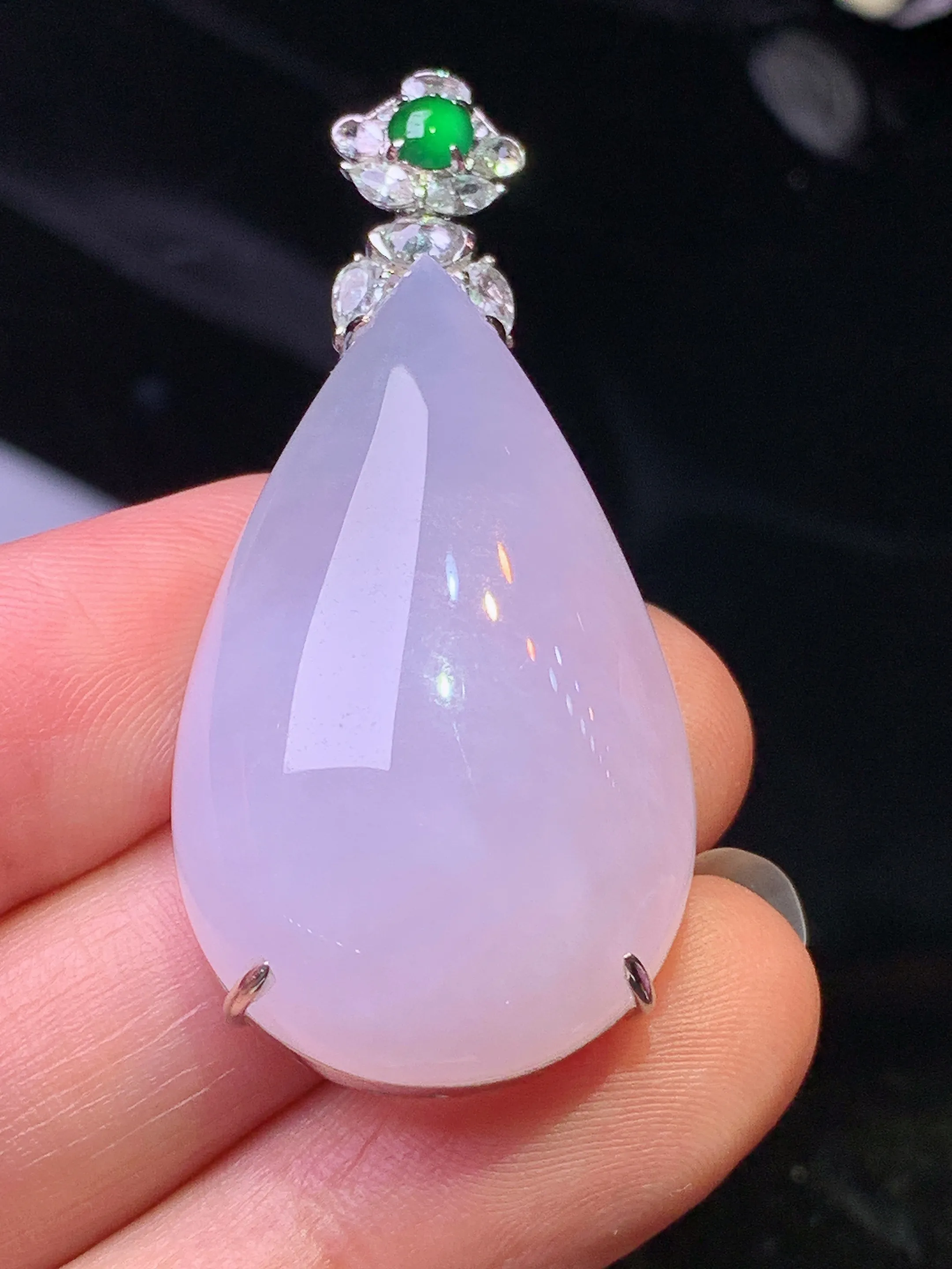 18k金钻镶嵌淡紫罗兰水滴吊坠 玉质细腻 色泽清新艳丽 整体尺寸46.5*21.5*11.2