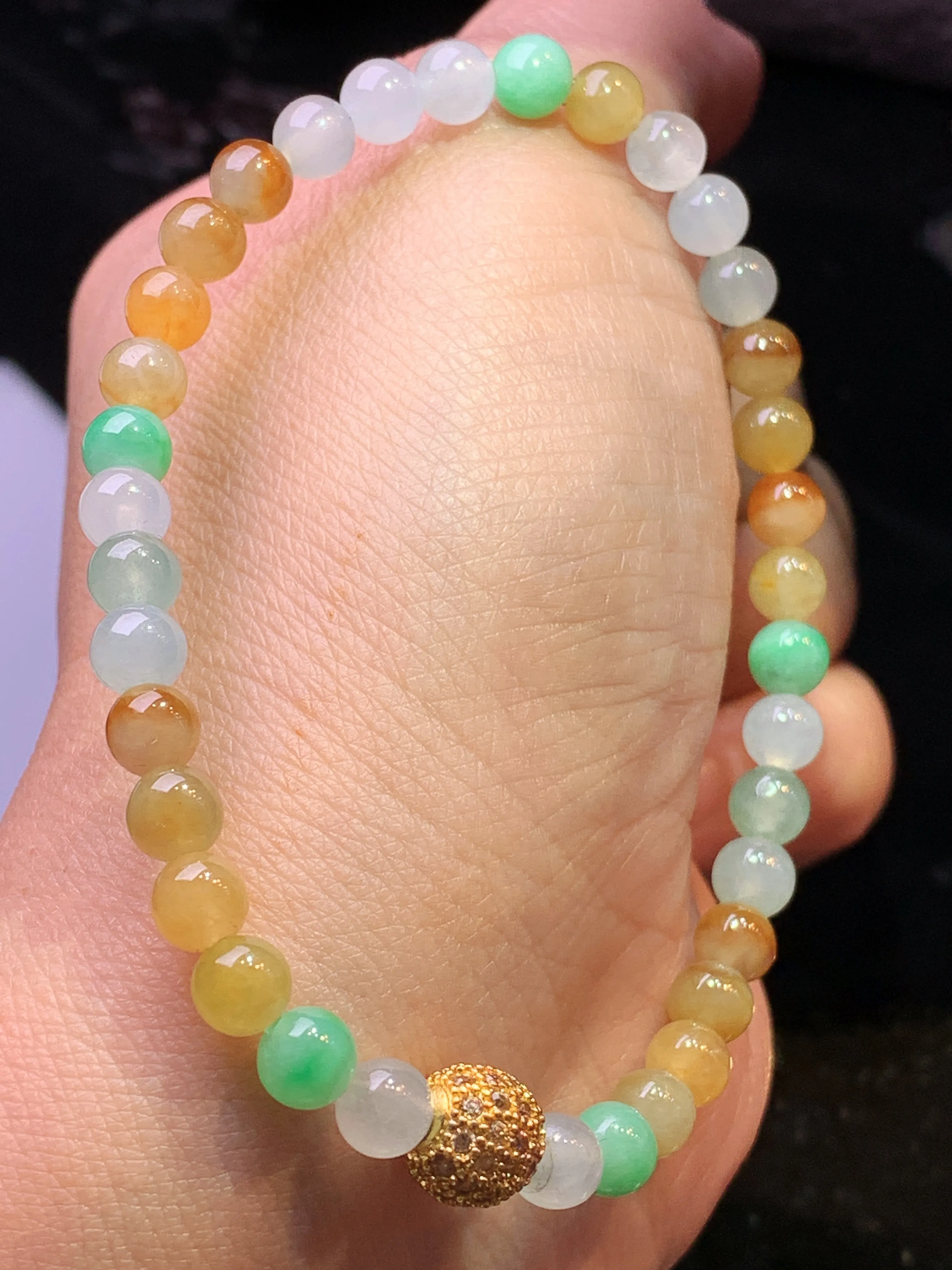 多彩圆珠手链 玉质细腻 色泽清新艳丽 整体尺寸6.3