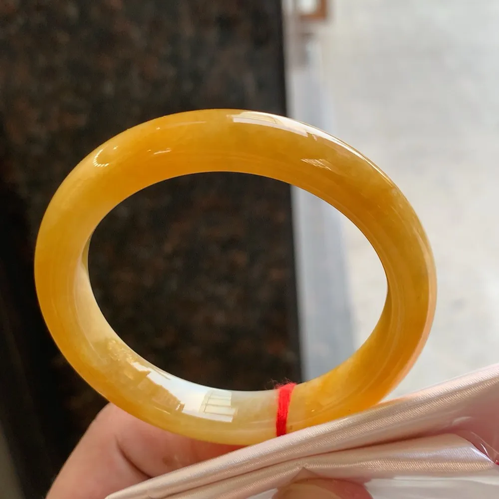 正圈满色黄翡 无瑕 尺寸:51.1/9.7/8.1 超值