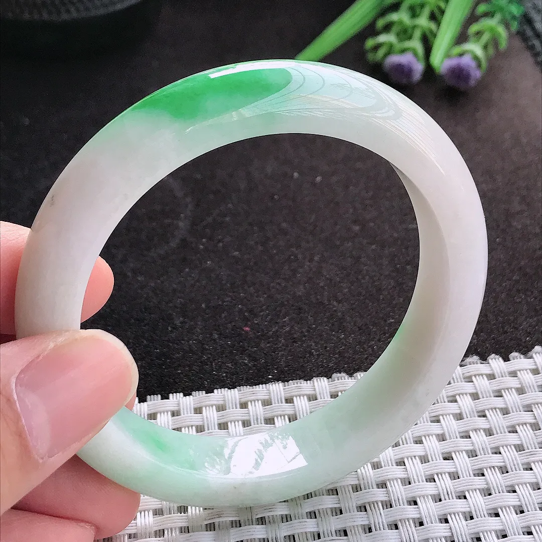 天然A货翡翠56/13/8.8老坑精美温润飘阳绿手镯宽边玉镯