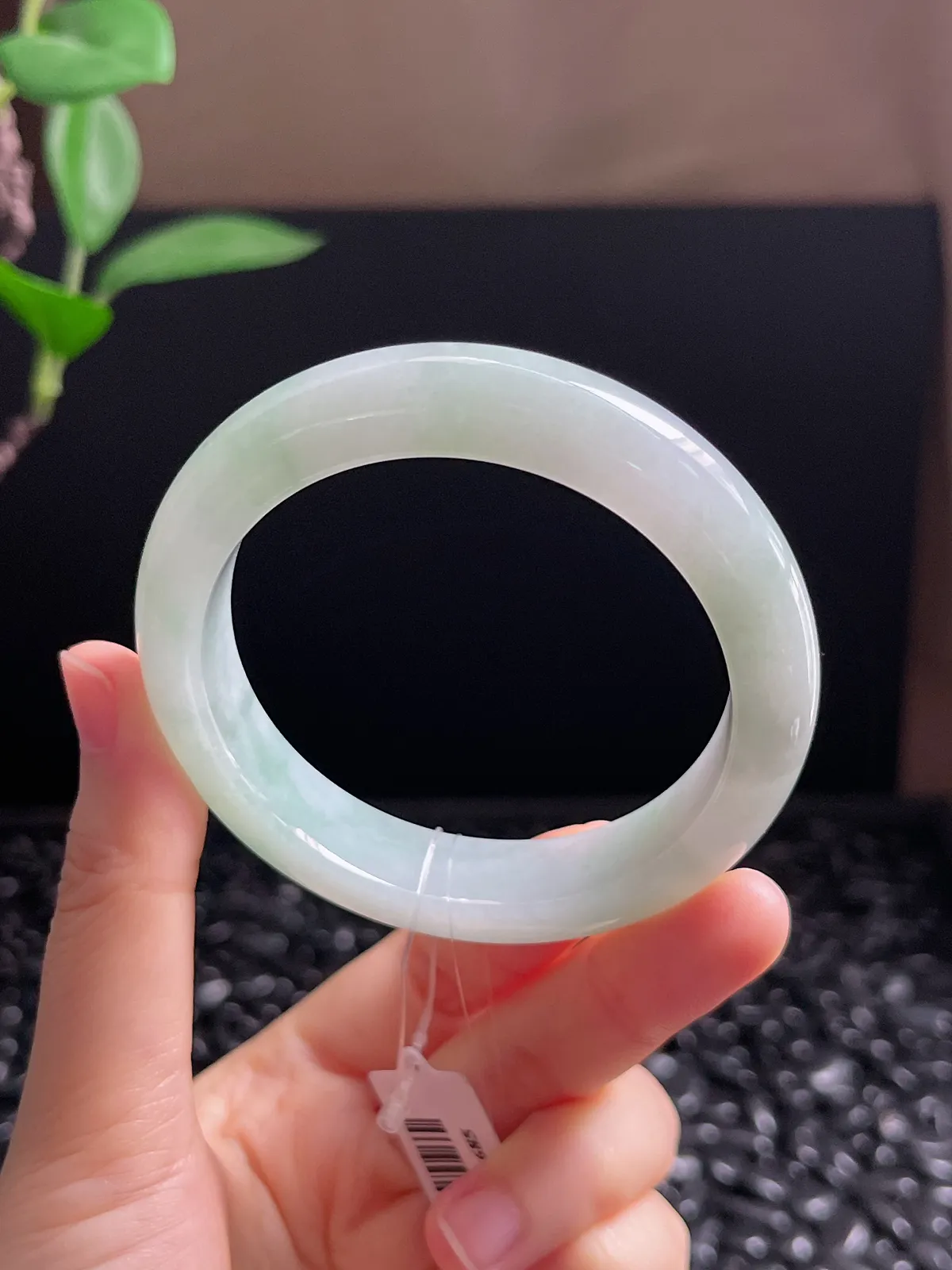 正圈54圈口，翡翠冰糯种飘绿手镯