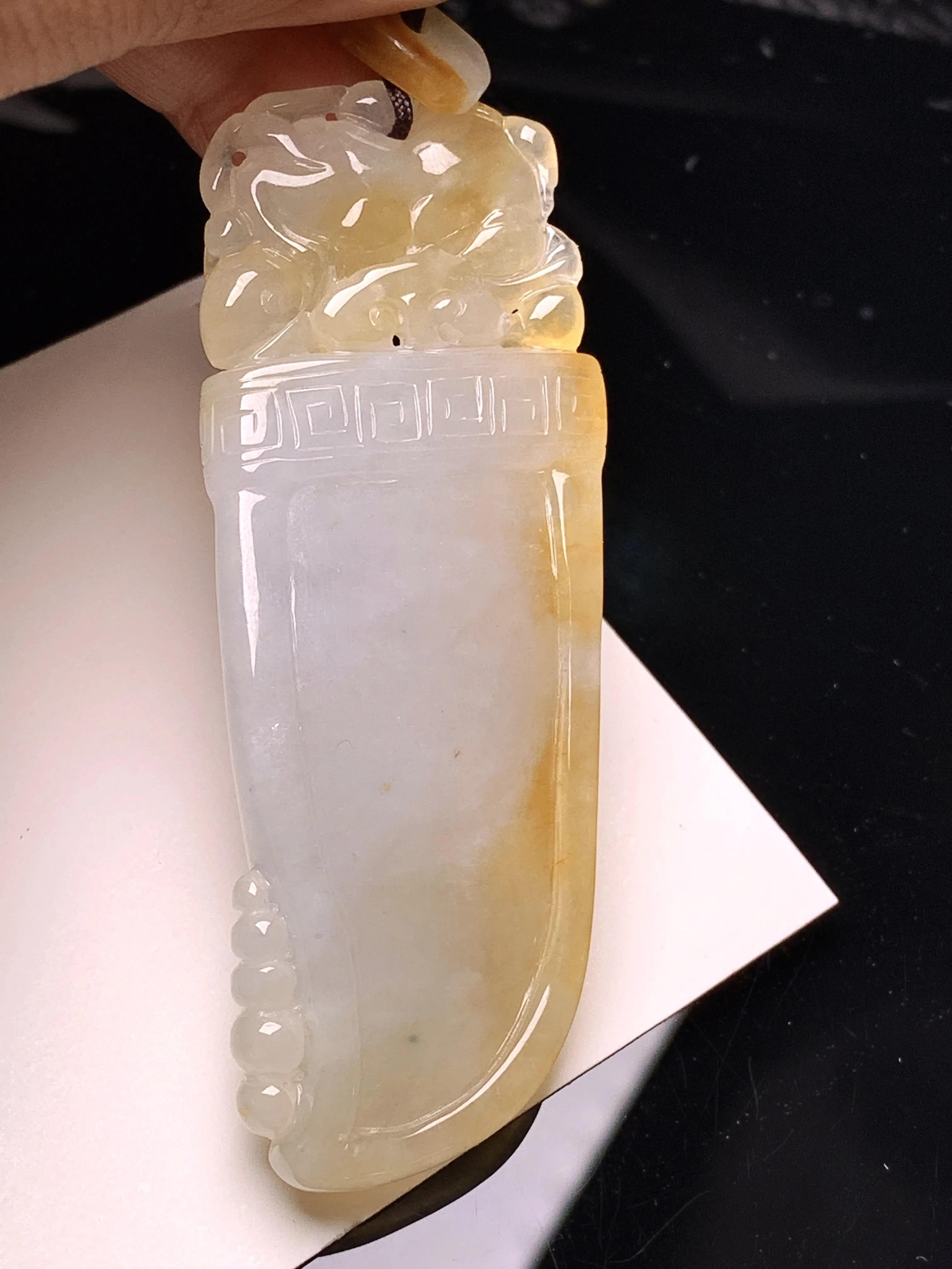 飘黄翡貔貅吊坠 玉质细腻 色泽清新艳丽 整体尺寸66.2*24.8*7.6