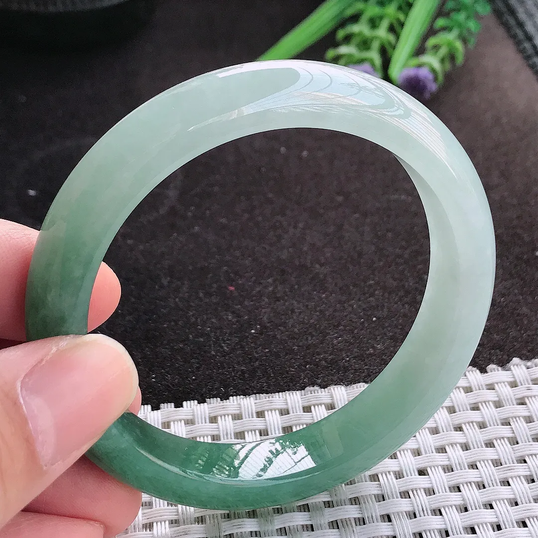 天然A货翡翠55.5/11.8/8.1老坑冰润起胶半山半水手镯油绿宽边玉镯