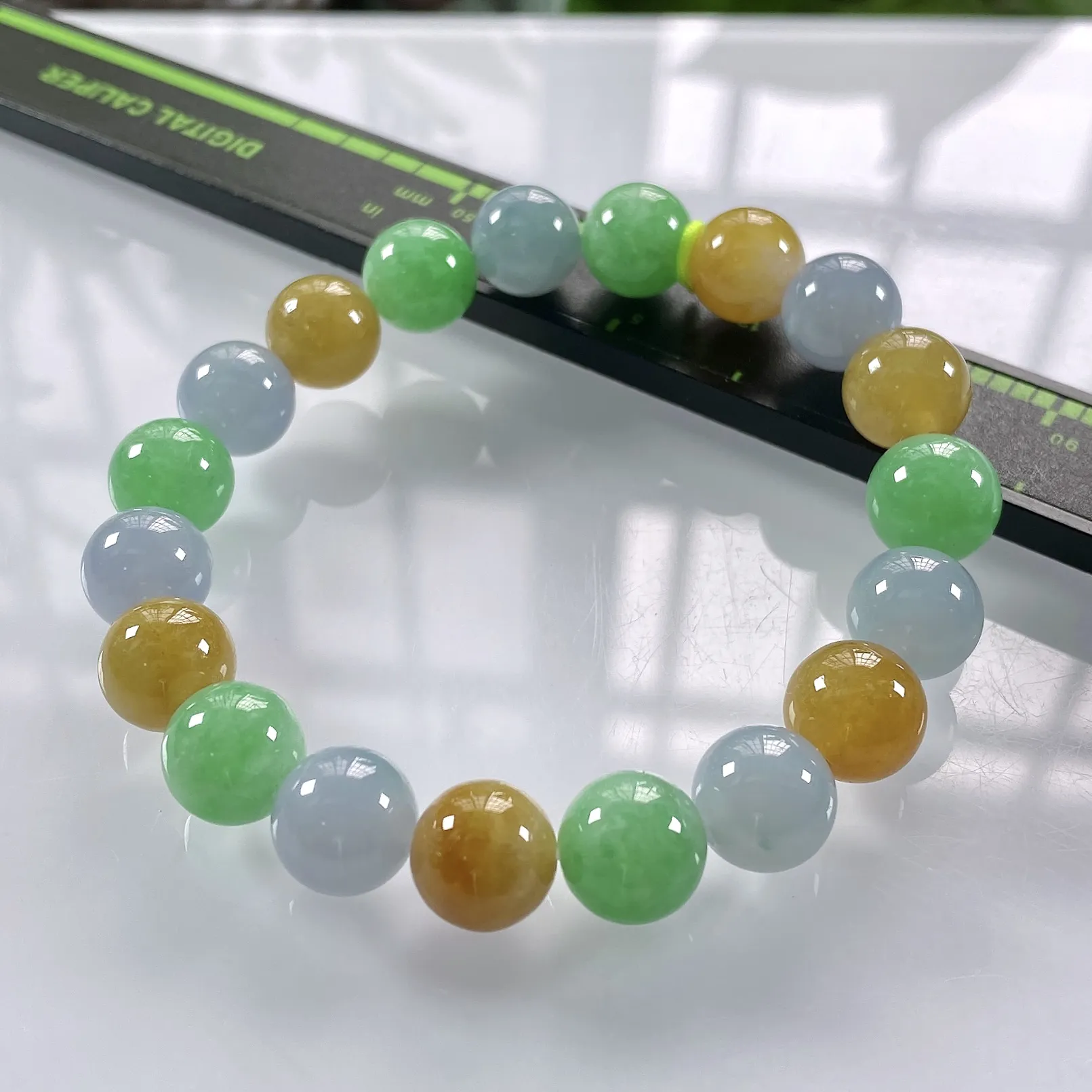 缅甸天然翡翠A货，卡10冰种起胶三彩多宝圆珠手串手链，尺寸：10mm/19颗，重量：33.17g，黄珠也是天然黄。