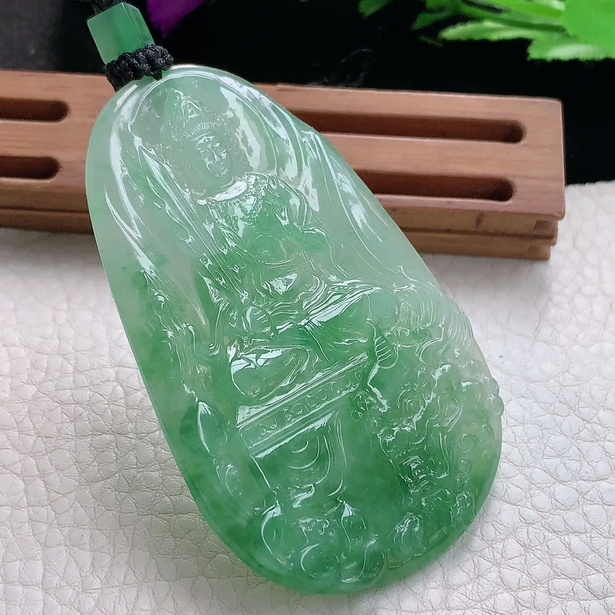 yl实拍72*46.5*5.3缅甸天然翡翠精雕冰飘绿文殊菩萨玉吊坠 生肖守护神玉挂件