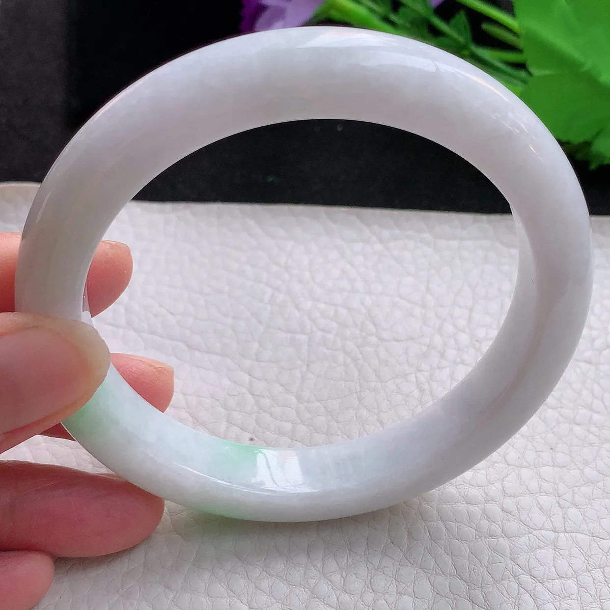 ee大圈口65*12.5*9.3平安镯 缅甸翡翠A货飘绿白底青正圈玉镯子