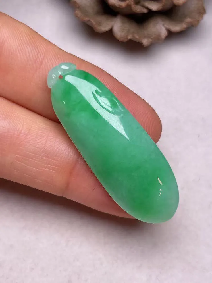 冰糯种飘绿【福瓜】吊坠，种水好，玉质细腻 ，卖相好.