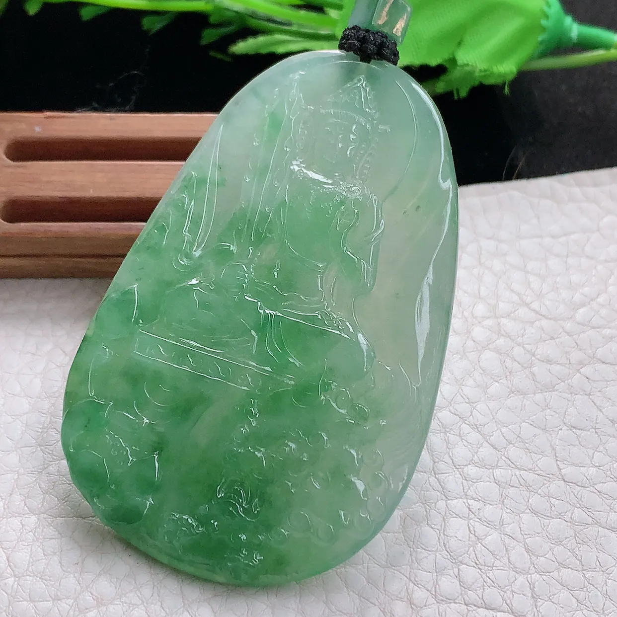 yl实拍72*46.5*5.3缅甸天然翡翠精雕冰飘绿文殊菩萨玉吊坠 生肖守护神玉挂件