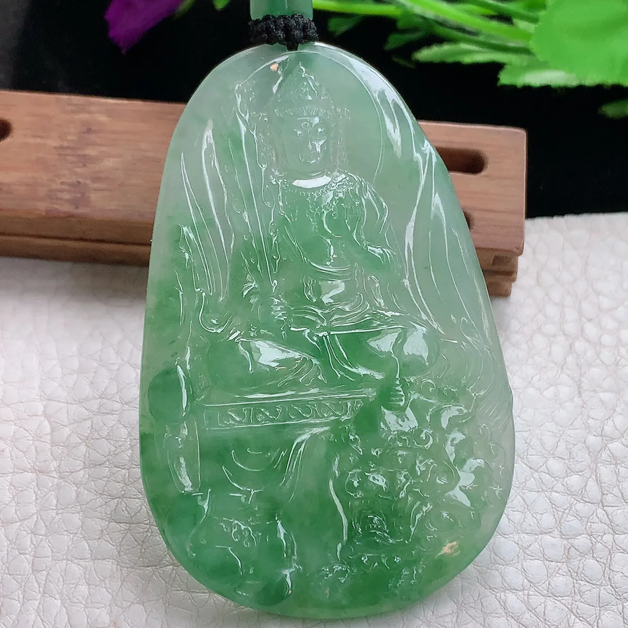 yl实拍72*46.5*5.3缅甸天然翡翠精雕冰飘绿文殊菩萨玉吊坠 生肖守护神玉挂件