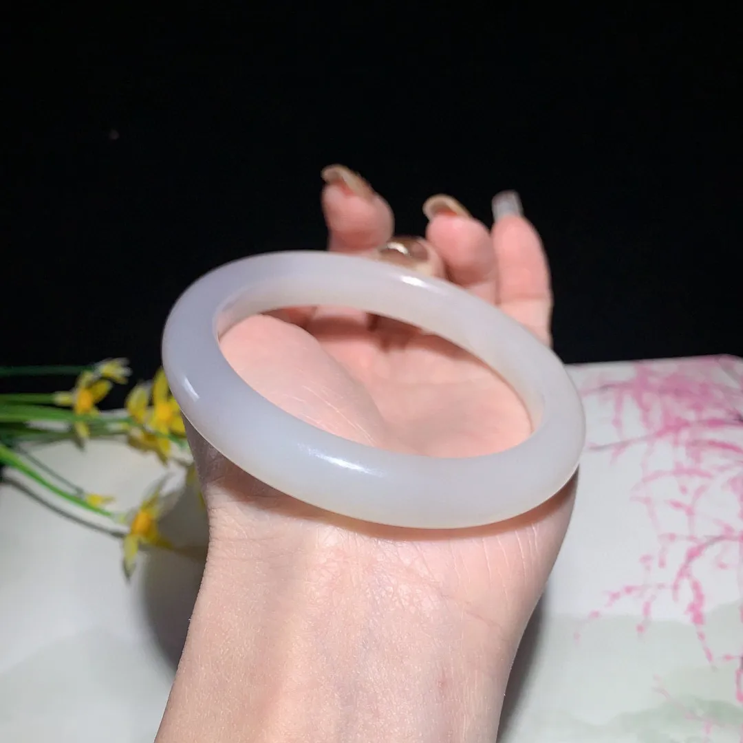 和田玉61圈口紫罗兰色手镯！玉质细腻油润 底色纯净 无裂无杂 脂粉好，品质好！