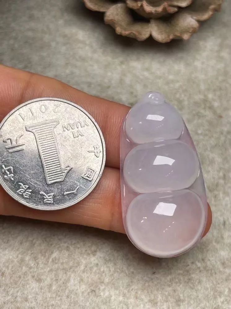 冰种【福豆】吊坠，种水好，玉质细腻 ，卖相好‘