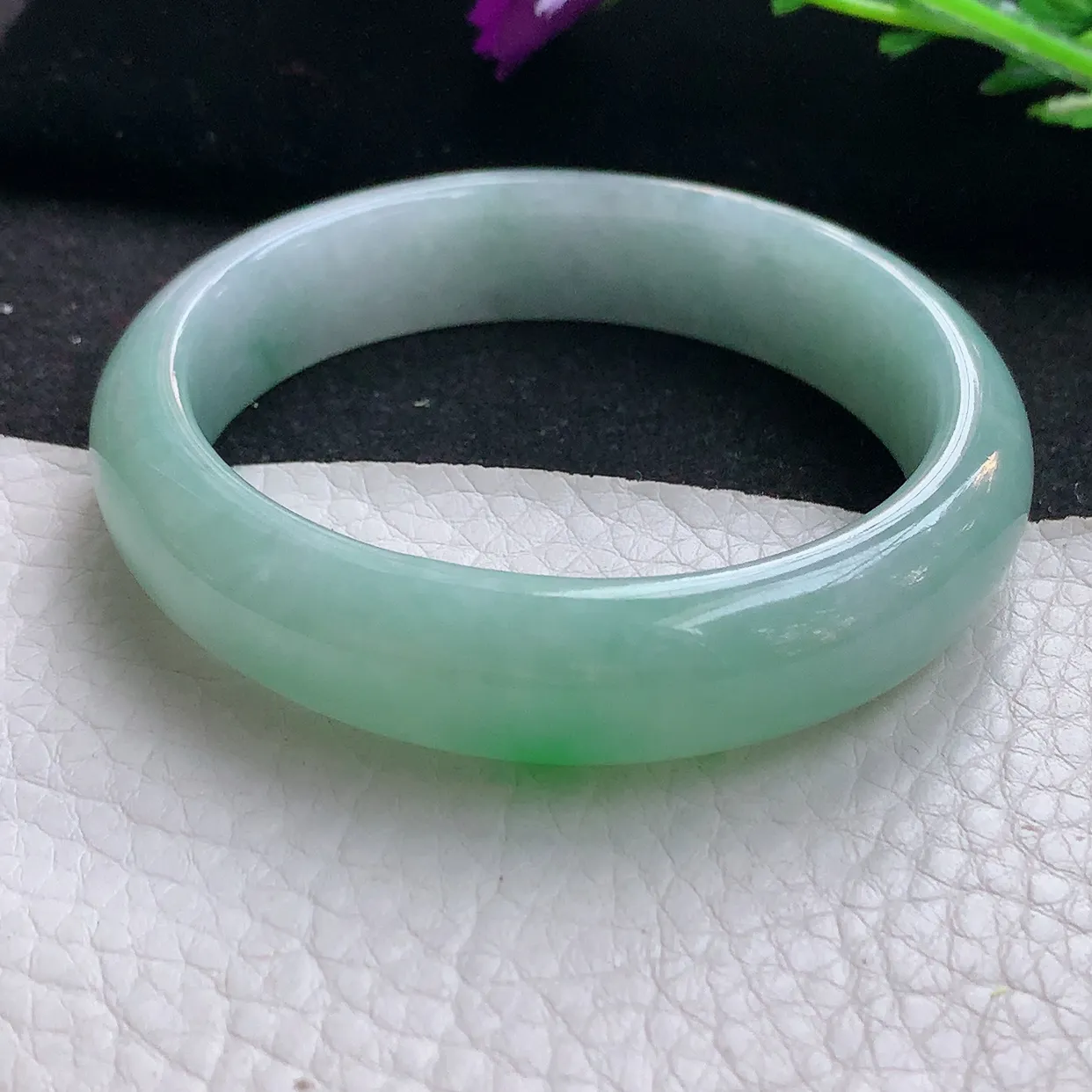 xx自然光53.8*13.2*7.6平安镯 翡翠A货飘绿宽边玉手镯玉手环