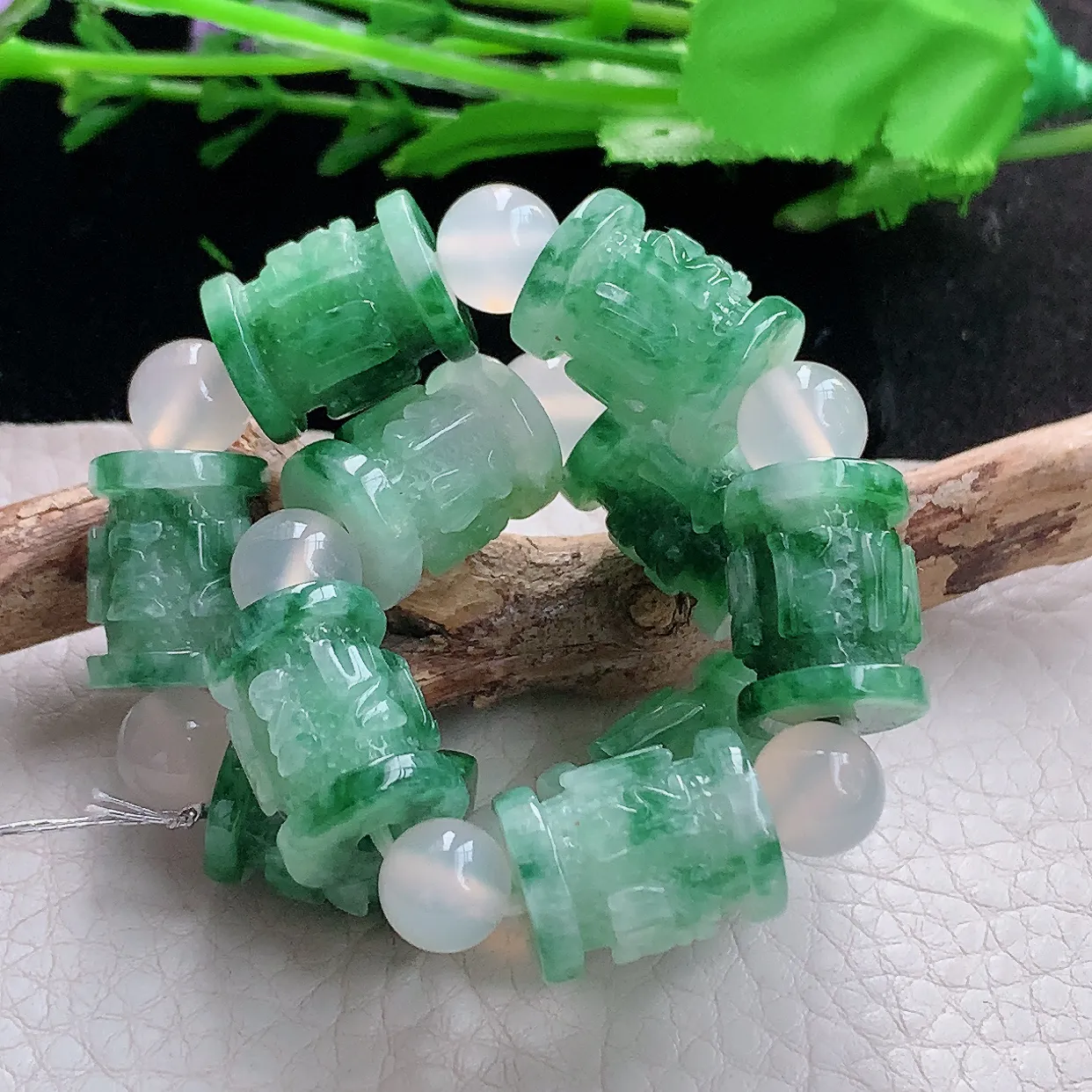 xqa实拍15*12缅甸翡翠精雕冰飘花六字真言玉手链 玉手串