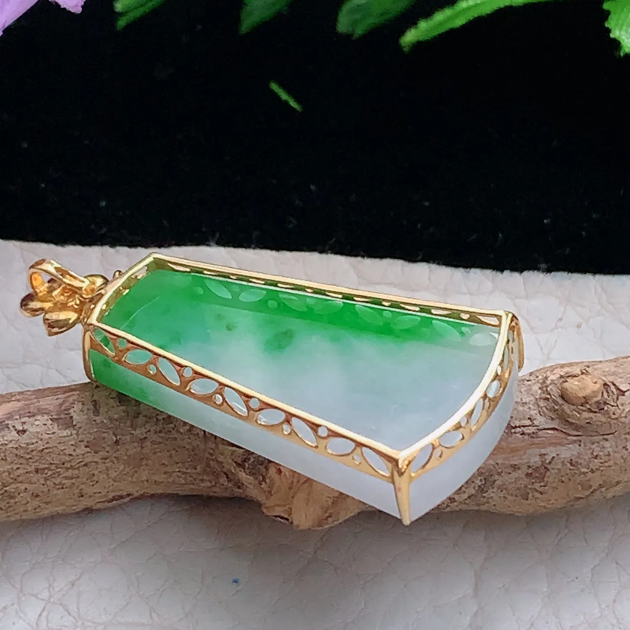 xqa实拍40.8*19*6.3缅甸翡翠精雕飘绿平字无事牌 素面牌玉吊坠 玉挂件