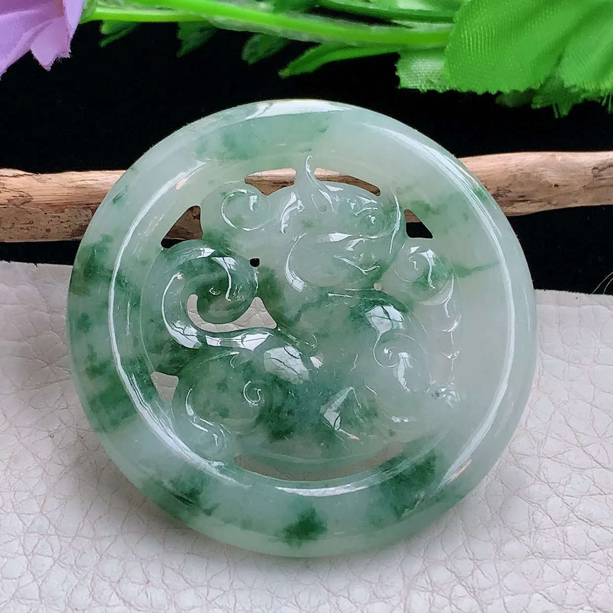 xqa实拍54.5*6缅甸翡翠精雕冰飘花招财貔貅 皮休圆牌玉吊坠 玉挂件