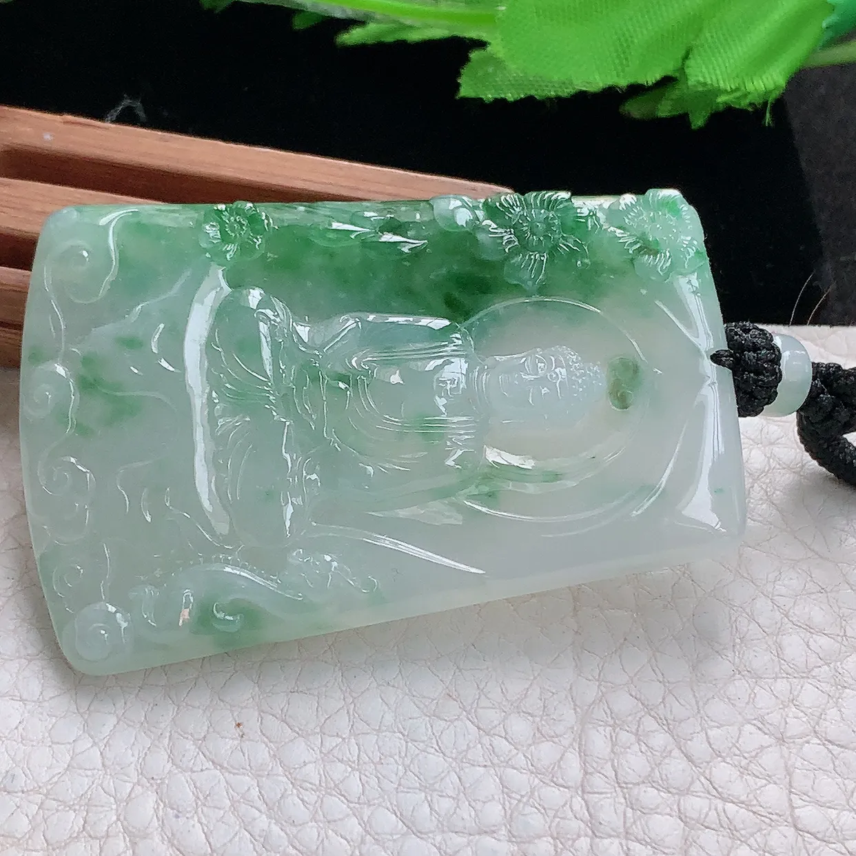 yl实拍63.2*43.2*6缅甸天然翡翠精雕冰飘绿大日如来 花开见佛玉吊坠