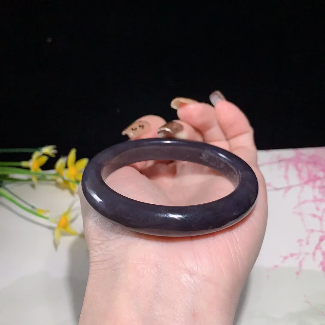 和田玉53.5圈口紫罗兰色手镯！葡萄紫！玉质细腻油润 底色纯净 无裂无黑 脂粉好，品质好！