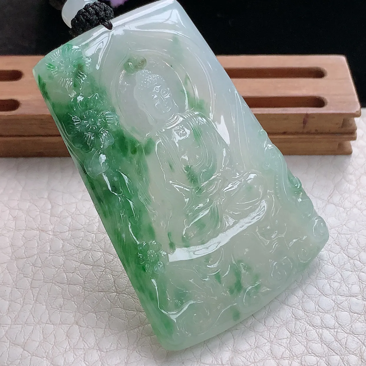 yl实拍63.2*43.2*6缅甸天然翡翠精雕冰飘绿大日如来 花开见佛玉吊坠