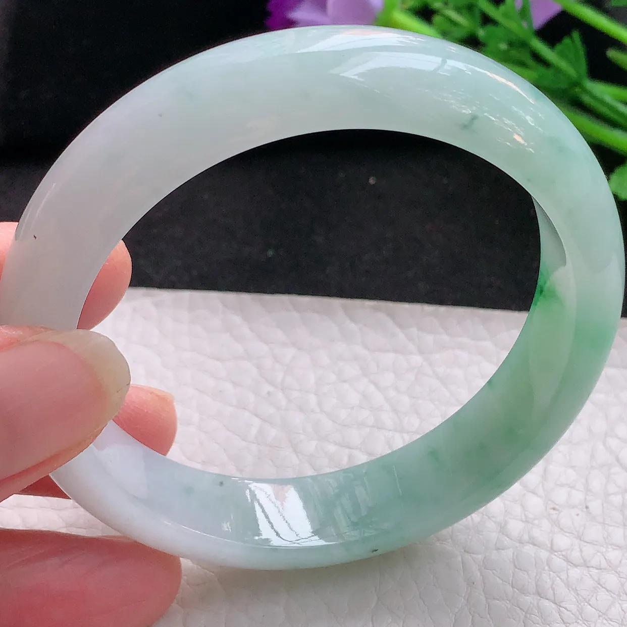 xh自然光57*13.6*7.8平安镯 翡翠玉手镯水润飘绿宽边玉手环 美人镯