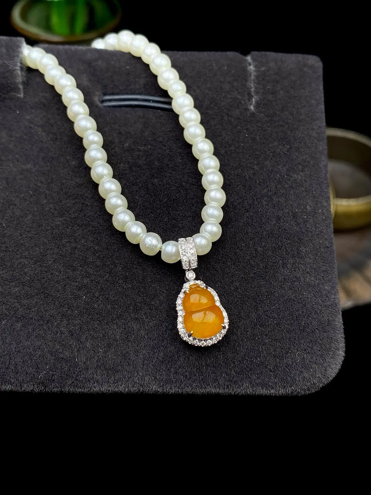 【冰种黄翡葫芦吊坠】小滴流，质地细腻，冰感十足，晶莹透亮，18K金钻镶嵌，裸石尺寸8.4*6*2.6毫米