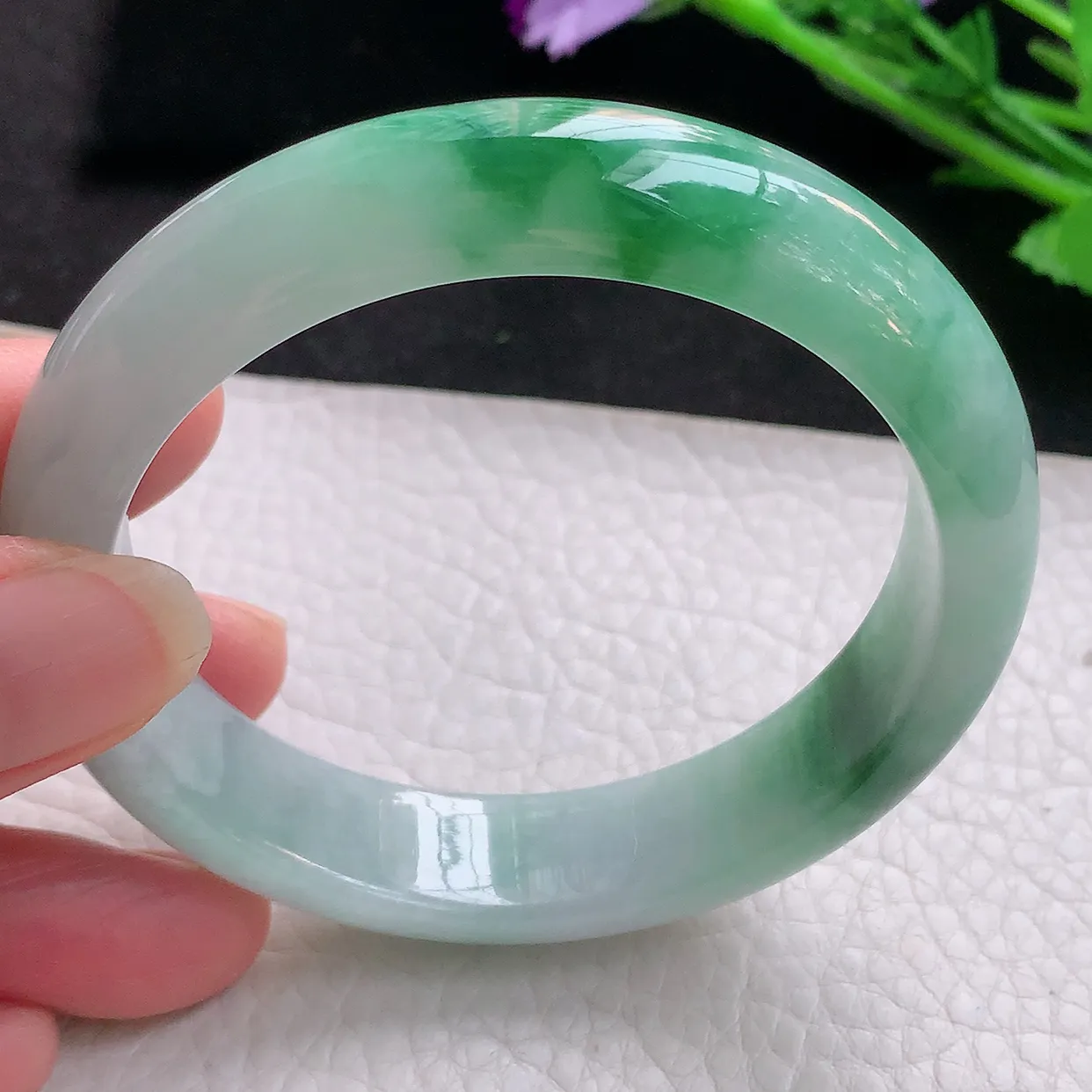 xh自然光57.5*13.5*8.5平安镯 翡翠玉手镯飘绿宽边玉手环 美人镯