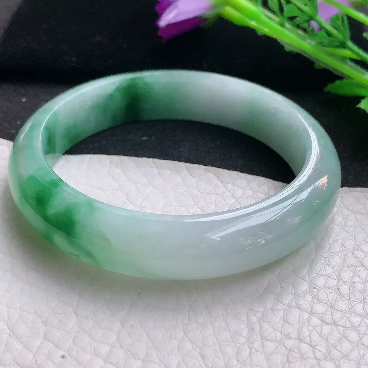 xh自然光57.5*13.5*8.5平安镯 翡翠玉手镯飘绿宽边玉手环 美人镯