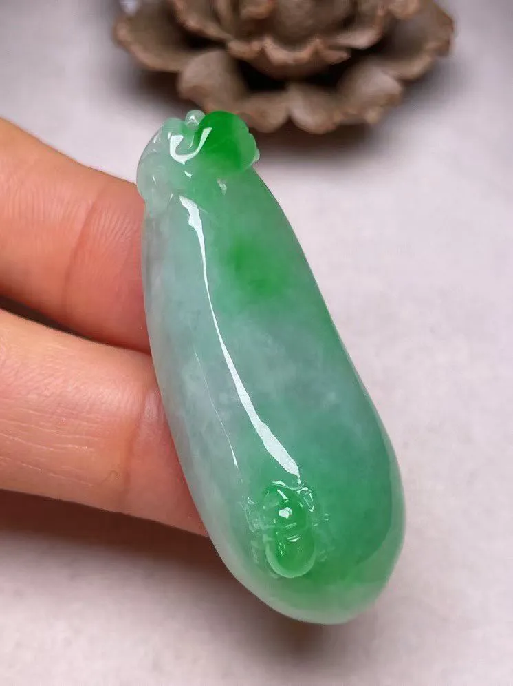 冰糯种飘绿【福瓜】吊坠，种水好，玉质细腻 ，卖相好.
