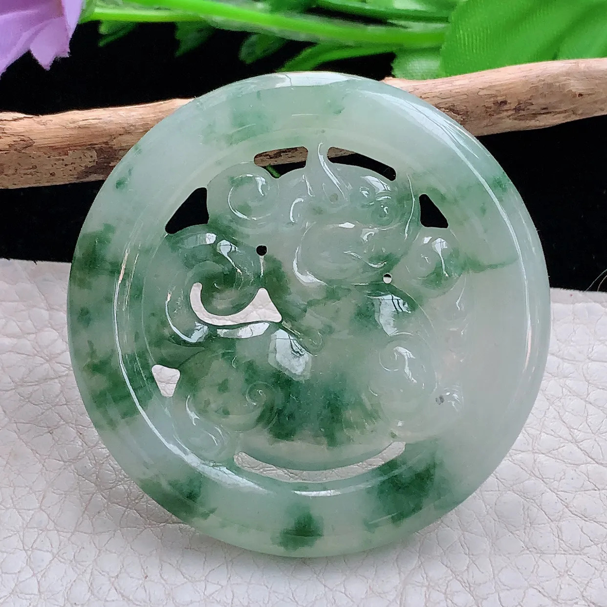 xqa实拍54.5*6缅甸翡翠精雕冰飘花招财貔貅 皮休圆牌玉吊坠 玉挂件