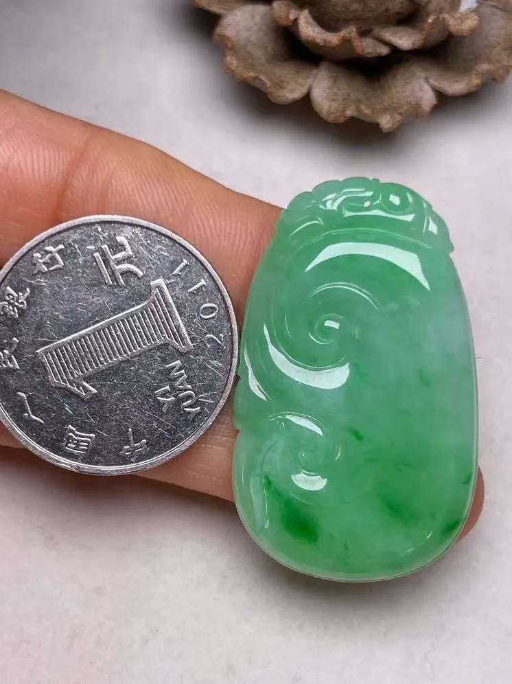 冰糯种飘绿【如意】吊坠，种水好，玉质细腻 ，卖相好.