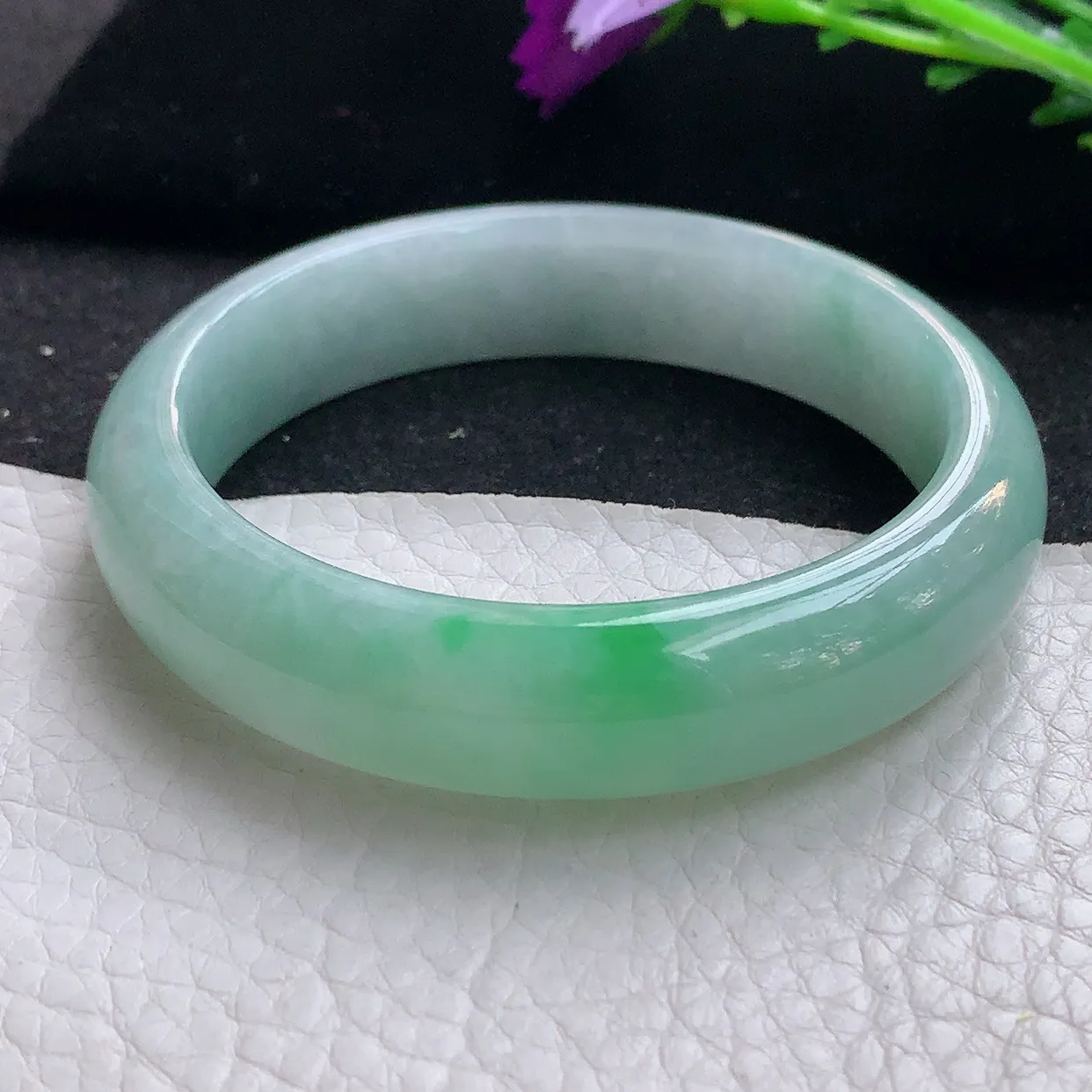 xx自然光53.8*13.2*7.6平安镯 翡翠A货飘绿宽边玉手镯玉手环