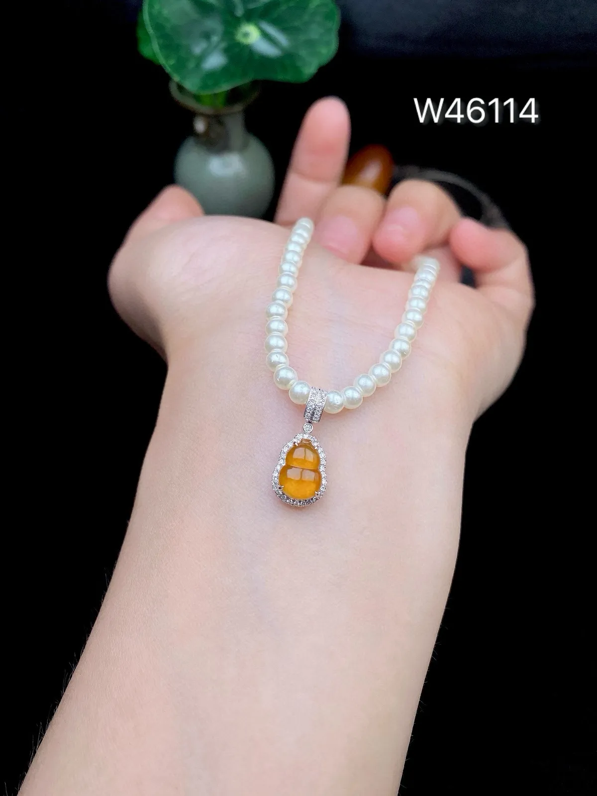 【冰种黄翡葫芦吊坠】小滴流，质地细腻，冰感十足，晶莹透亮，18K金钻镶嵌，裸石尺寸8.4*6*2.6