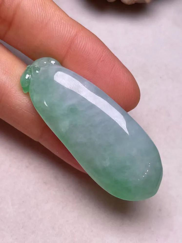 冰糯种飘绿【福瓜】吊坠，种水好，玉质细腻 ，卖相好.