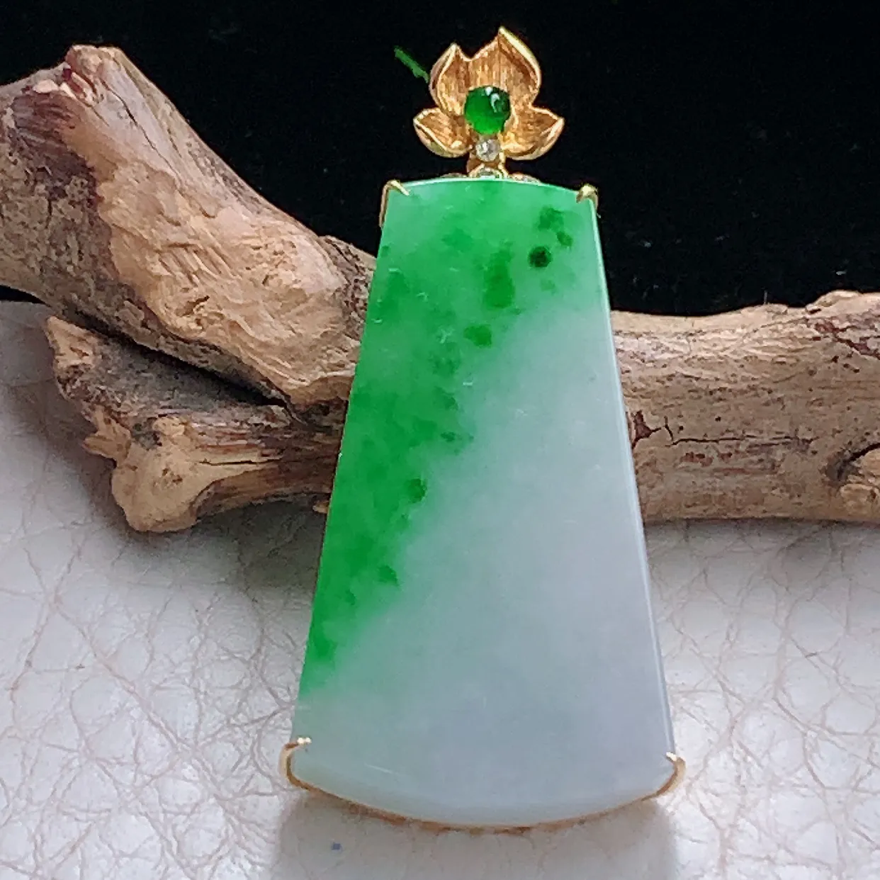 xqa实拍40.8*19*6.3缅甸翡翠精雕飘绿平字无事牌 素面牌玉吊坠 玉挂件