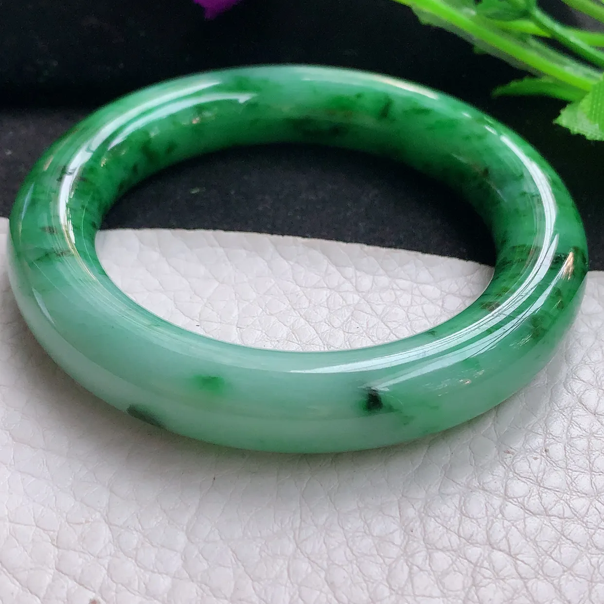 xh自然光53*12*11.3大胖镯 翡翠玉手镯辣绿圆条玉手环 美人镯