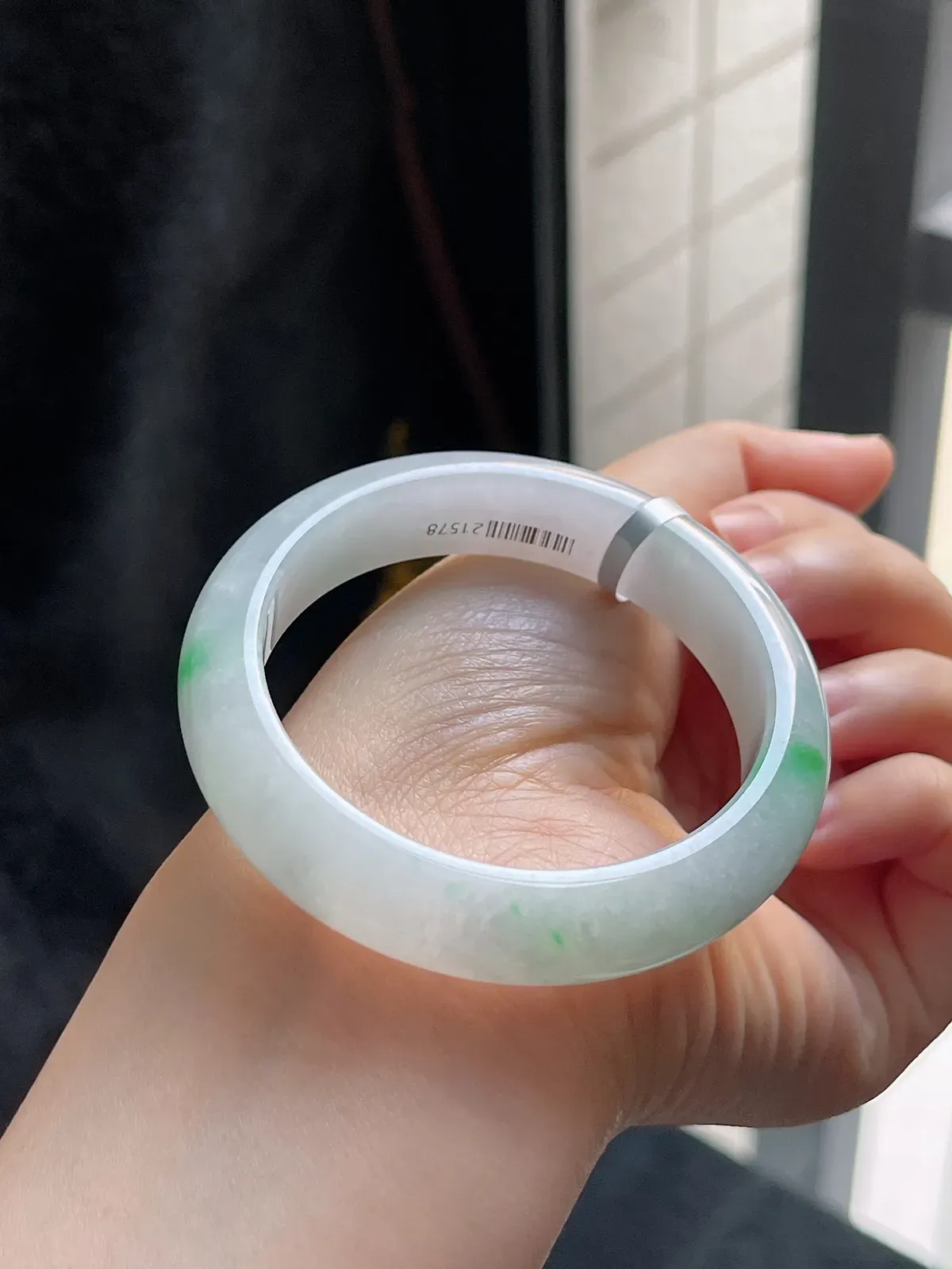 正圈51.8圈口，翡翠糯化种飘绿手镯