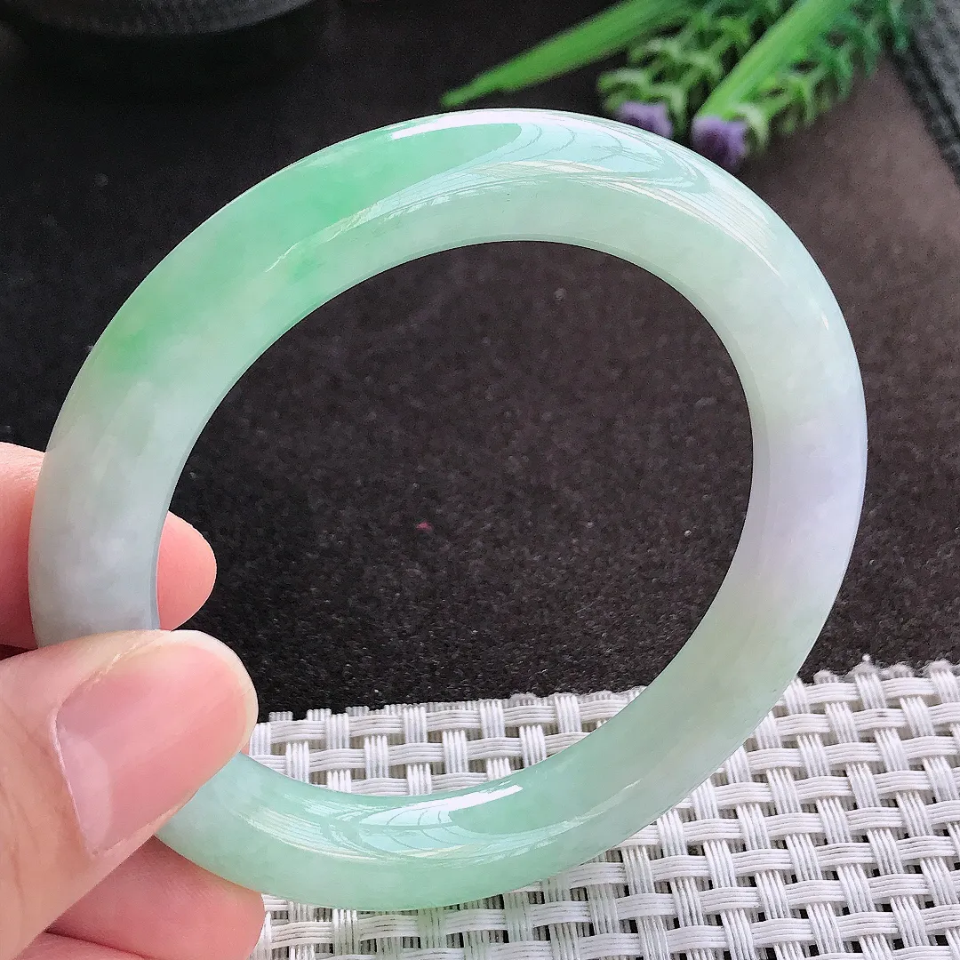 天然A货翡翠56/10.5/10.3老坑冰润水灵飘绿圆条手镯翡翠玉镯手环