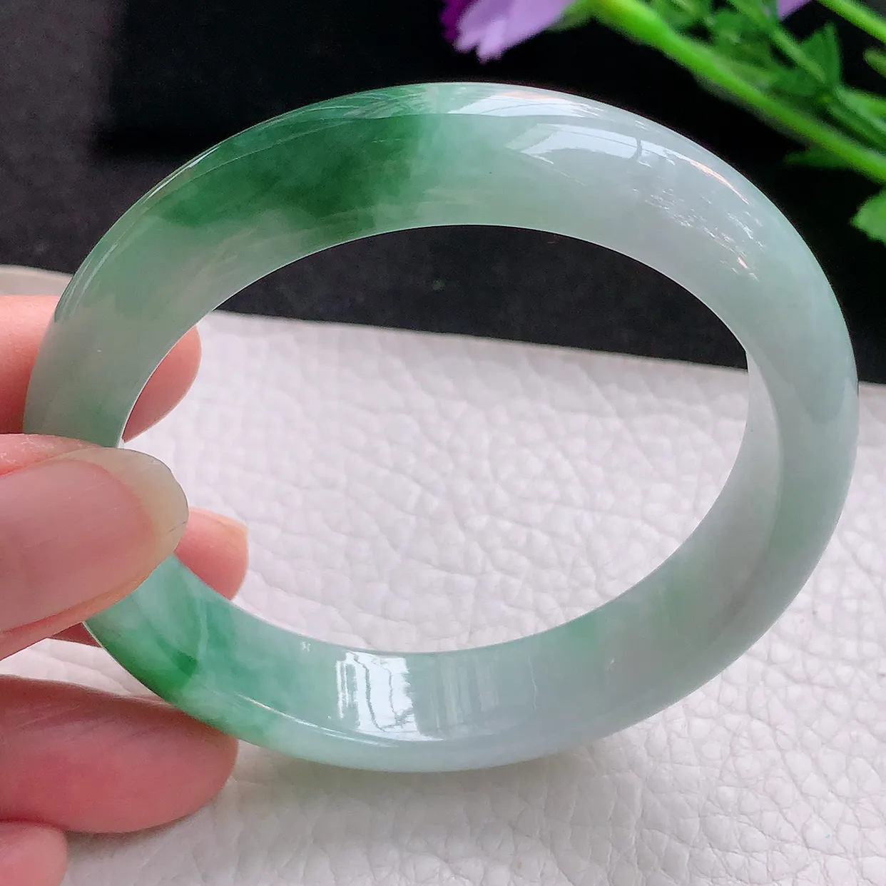 xh自然光57.5*13.5*8.5平安镯 翡翠玉手镯飘绿宽边玉手环 美人镯