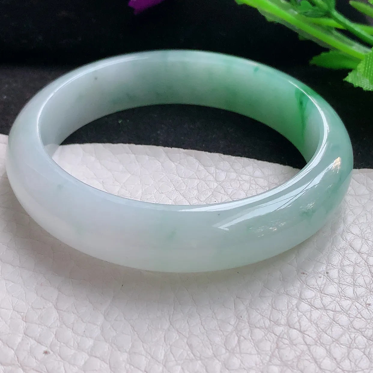 xh自然光57*13.6*7.8平安镯 翡翠玉手镯水润飘绿宽边玉手环 美人镯