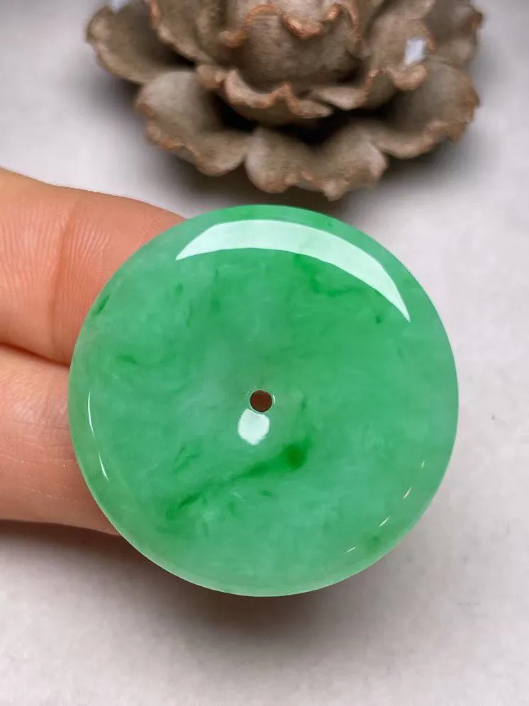 冰糯种飘绿【平安扣】吊坠，种水好、玉质细腻 ，卖相好.